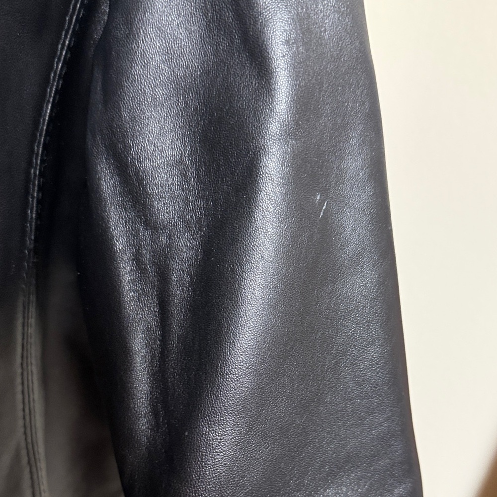 Elegant Black Leather Jacket for Women - Picture 6 of 9